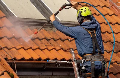 Démoussage et hydrofuge de toiture à Verton